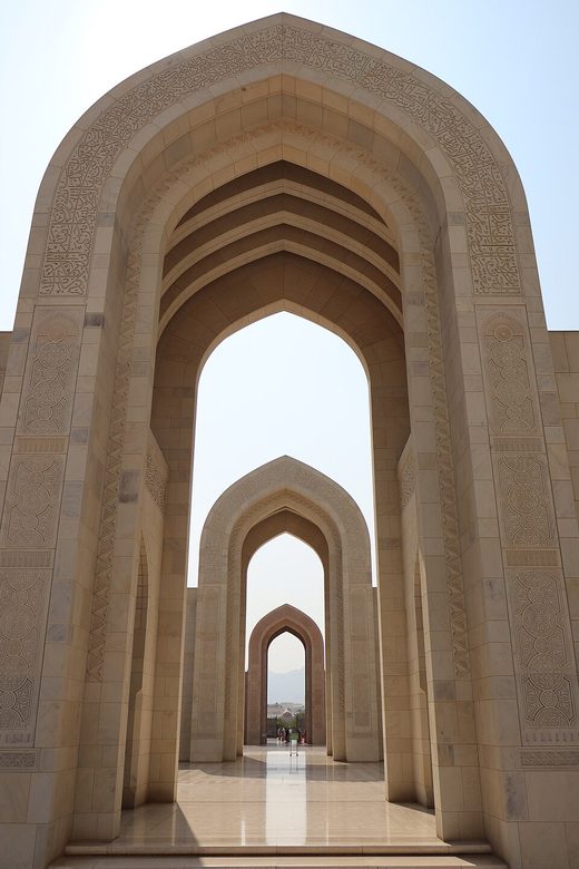 Muscat, moschea del sultano qaboos, esterno, archi, Oman